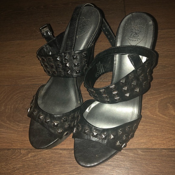 Studded black wedge - Picture 2 of 2